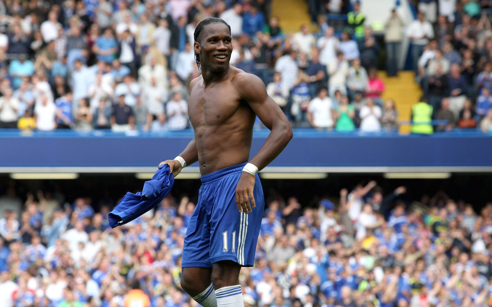 开云电竞登录入口-湖人队迎来关键战役,詹姆斯期待再展神威,湖人官推发布詹姆斯入场照